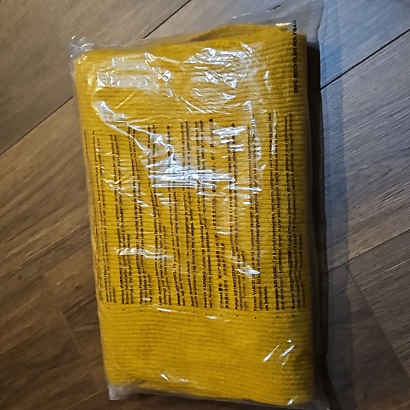 SAVAGE X FENTY FUZZ FIT KNIT SCARF- HONEYCOMB YELLOW ONE SIZE - Picture 8 of 8